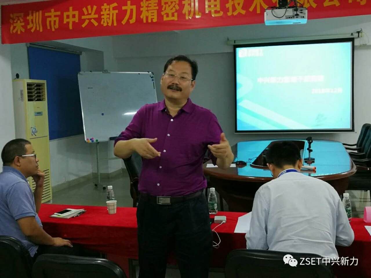 公司举办中层管理岗位公开竞聘会